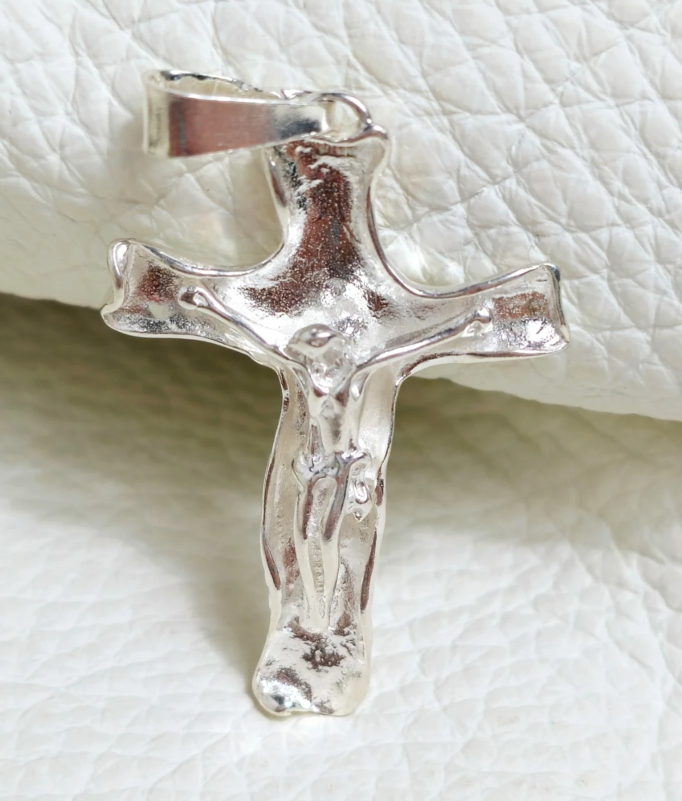 ciekawy-srebrny-krzyz-z-jezusem-925-513g-35cm-product-id-0e5b6ce1-473d-4e27-83c9-04e9a4f58d01