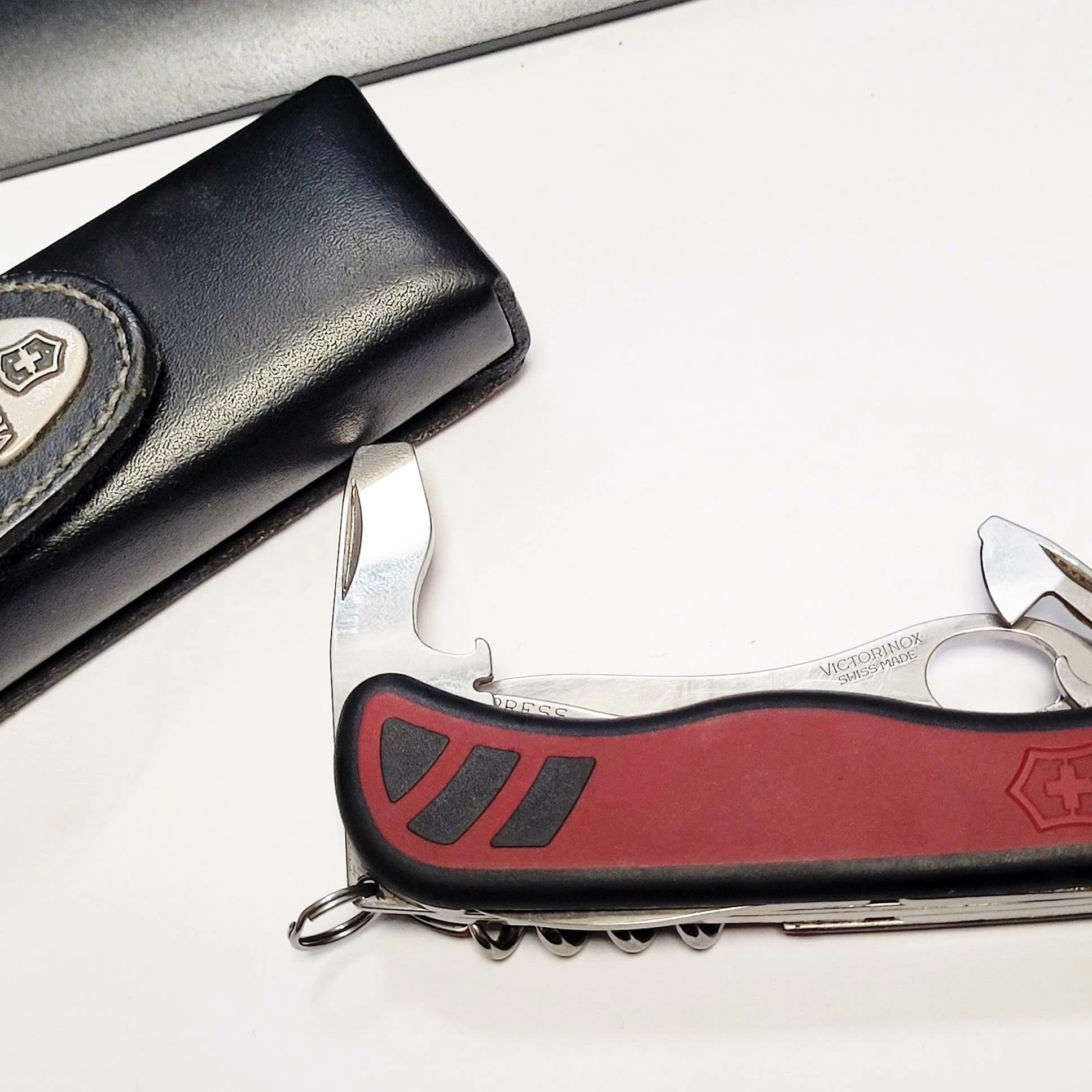 scyzoryk-victorinox-czerwono-czarny-111-mm-forester-vx-ean-gtin-5907461637491