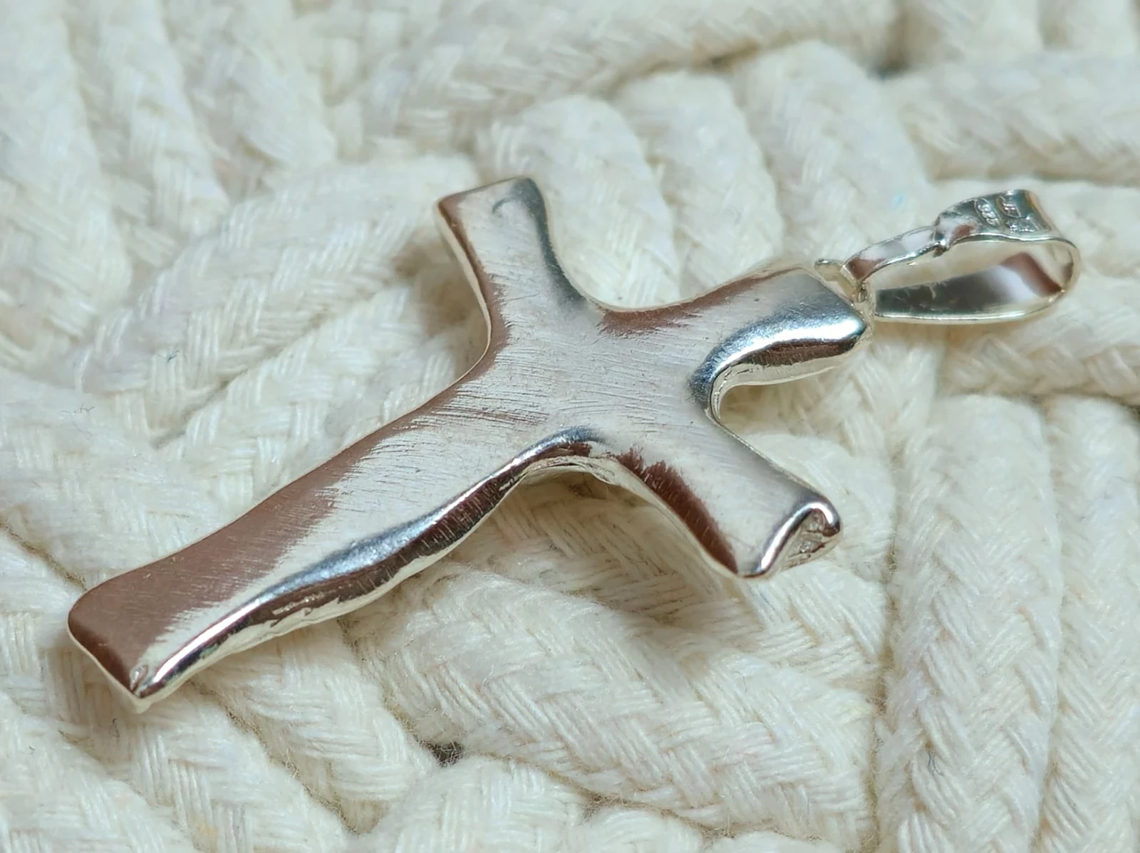 ciekawy-srebrny-krzyz-z-jezusem-925-513g-35cm-ean-gtin-5903707536382