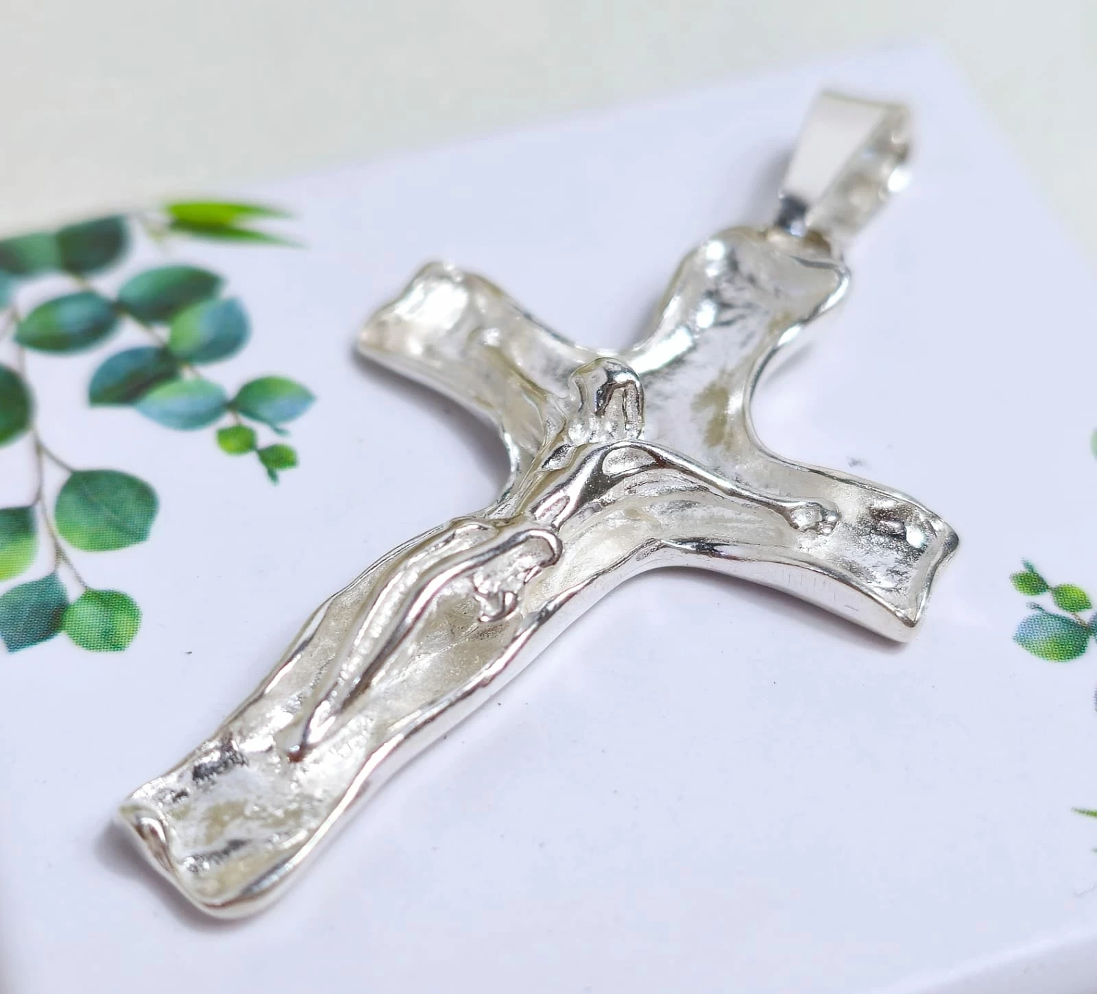 ciekawy-srebrny-krzyz-z-jezusem-925-513g-35cm-grunwaldzka-18-adex-bud-zabkowice-slaskie