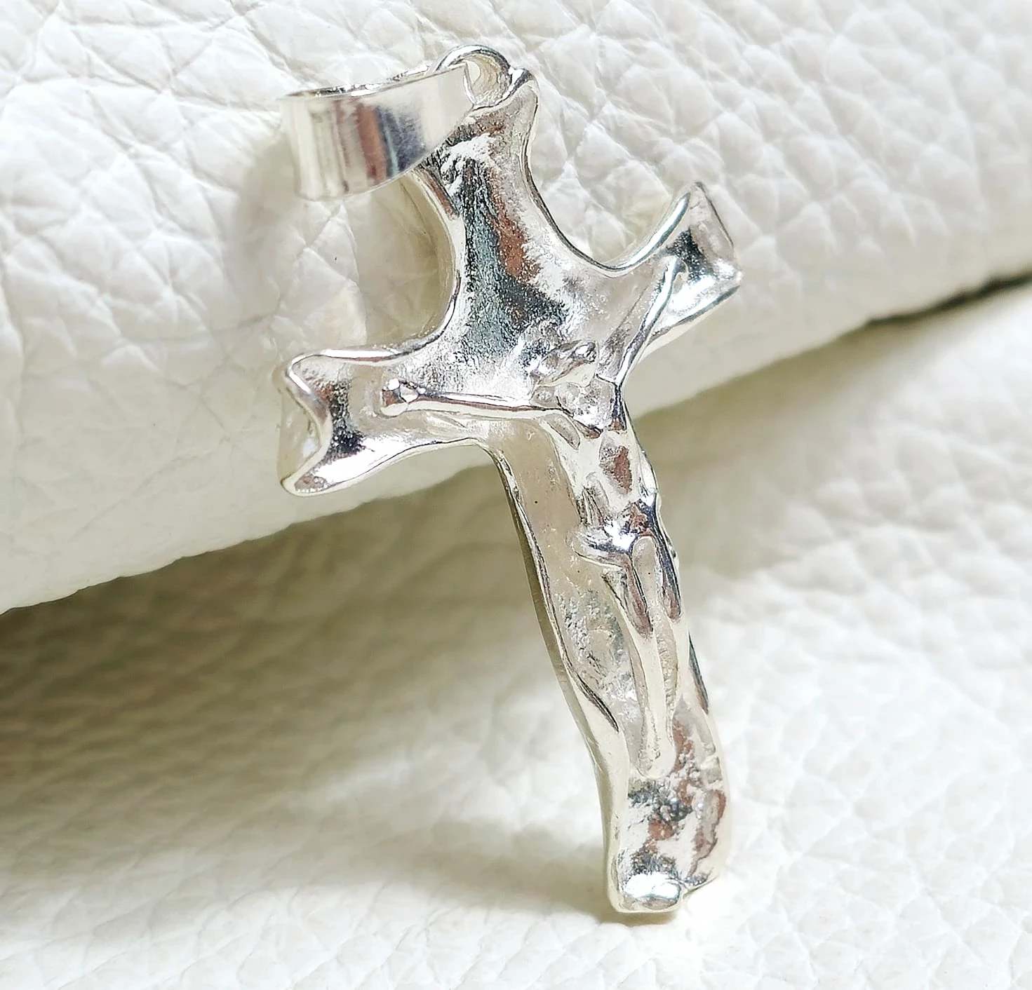 ciekawy-srebrny-krzyz-z-jezusem-925-513g-35cm-kod-producenta-111111