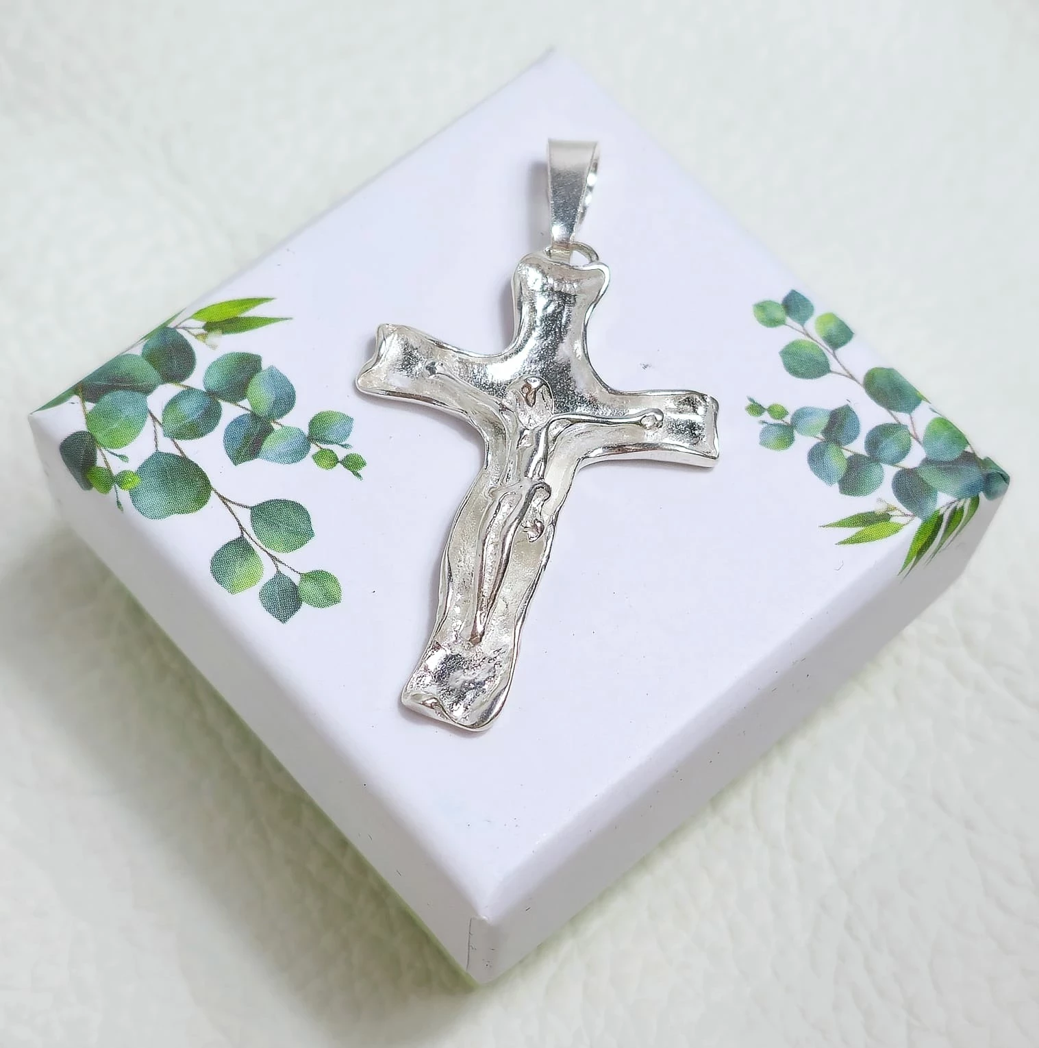 ciekawy-srebrny-krzyz-z-jezusem-925-513g-35cm-plec-15851-2