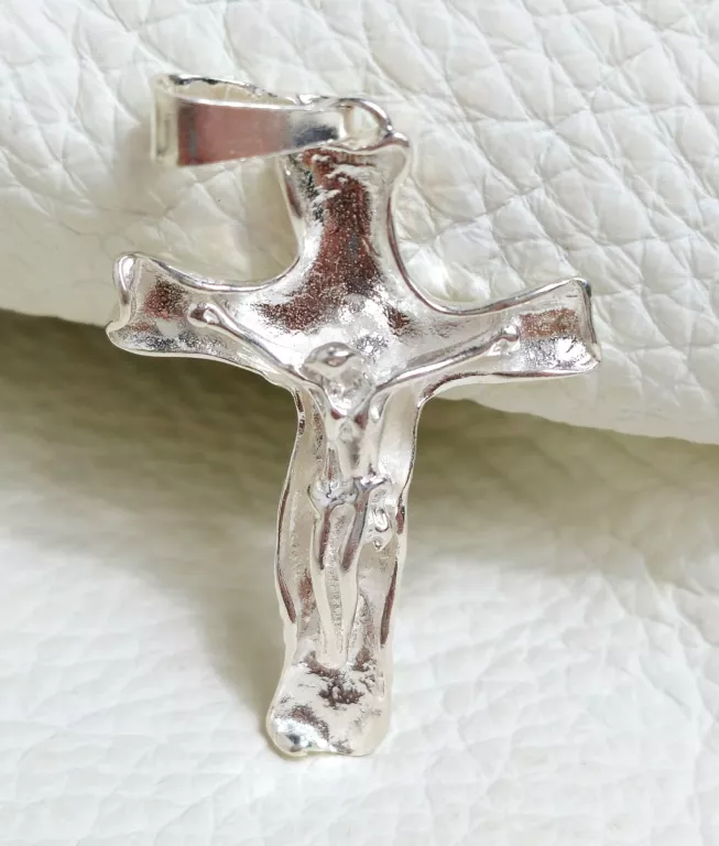 ciekawy-srebrny-krzyz-z-jezusem-925-513g-35cm-product-id-0e5b6ce1-473d-4e27-83c9-04e9a4f58d01