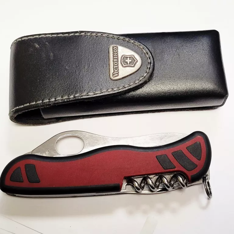 SCYZORYK VICTORINOX CZERWONO-CZARNY 111 MM FORESTER VX