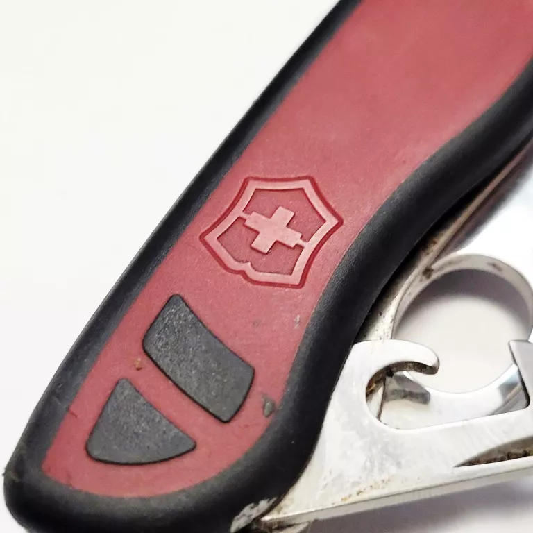 SCYZORYK VICTORINOX CZERWONO-CZARNY 111 MM FORESTER VX
