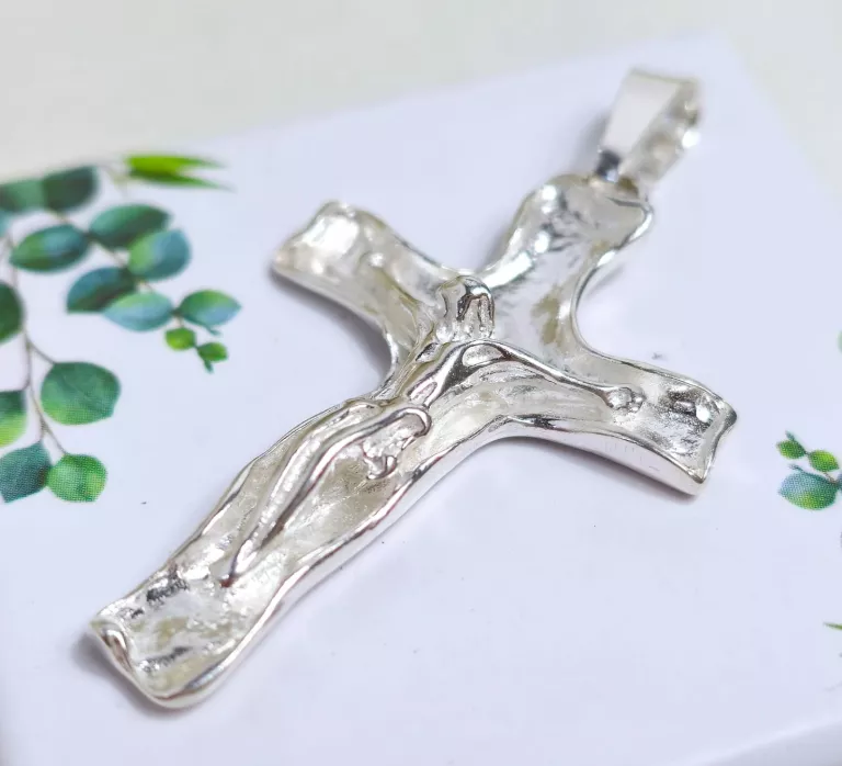 ciekawy-srebrny-krzyz-z-jezusem-925-513g-35cm-grunwaldzka-18-adex-bud-zabkowice-slaskie