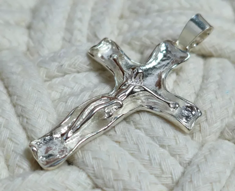 ciekawy-srebrny-krzyz-z-jezusem-925-513g-35cm-stan-11323-238058