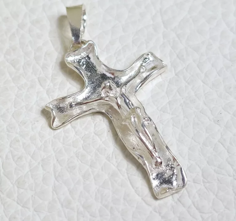 ciekawy-srebrny-krzyz-z-jezusem-925-513g-35cm-material-17128-8