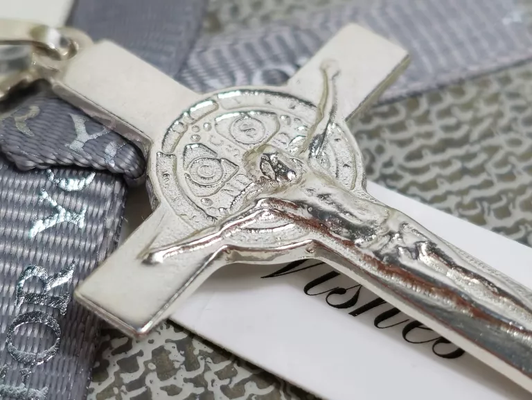 prosty-srebrny-krzyz-z-jezusem-p925-526g-5cm-waga-1178