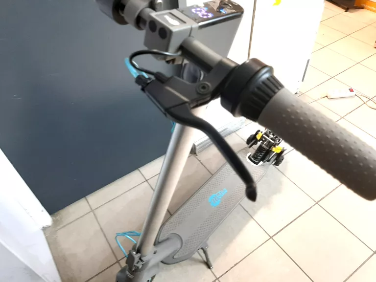 HULAJNOGA MOTUS SCOOTY 10 ZAWIESZENIE SHARKSET