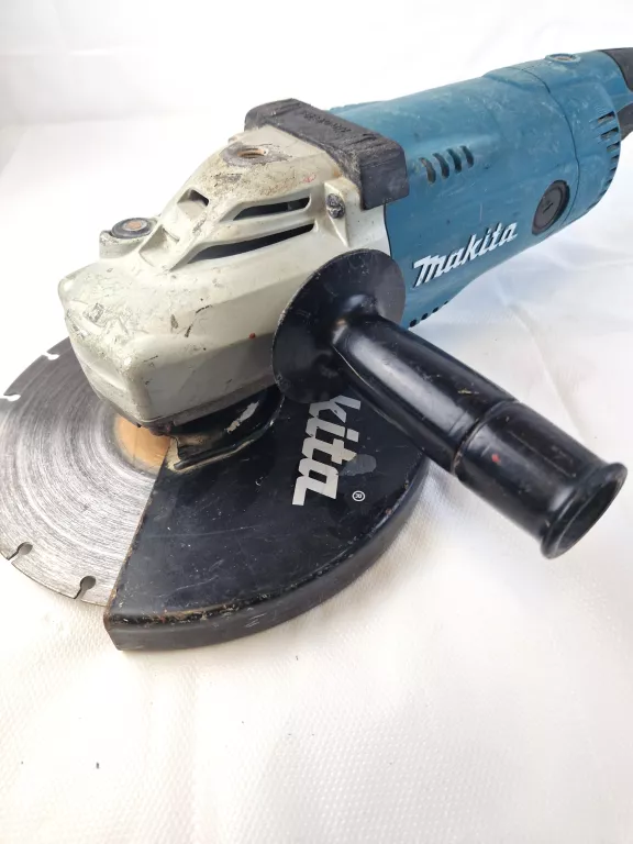 MAKITA SZLIFIERKA KĄTOWA GA9020R 2200W 230MM