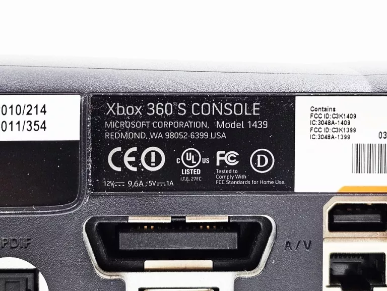 konsola-xbox-360-slim-model-1439-z-padem-nie-oryginalny-na-kablu-liczba-kontrolerow-w-zestawie-205994-225550