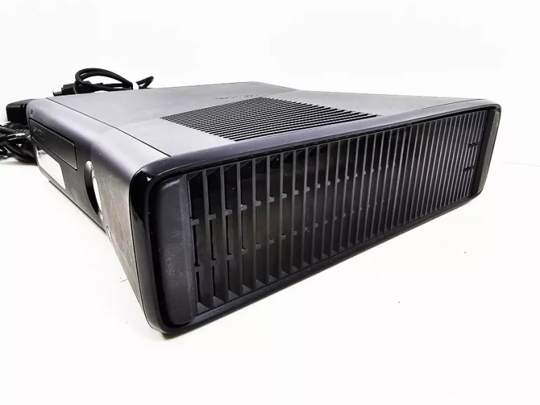 konsola-xbox-360-slim-model-1439-z-padem-nie-oryginalny-na-kablu-stan-11323-2