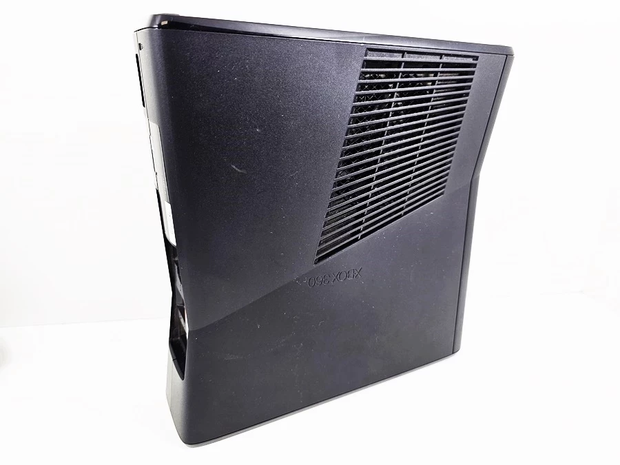 konsola-xbox-360-slim-model-1439-z-padem-nie-oryginalny-na-kablu-kod-producenta-r9g-00209