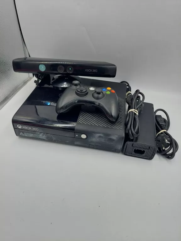 KONSOLA XBOX 360 Z KINEKTEM