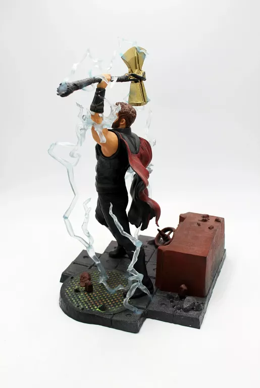 FIGURKA DIAMOND SELECT MARVEL THE AVENGERS INFINITY WAR THOR