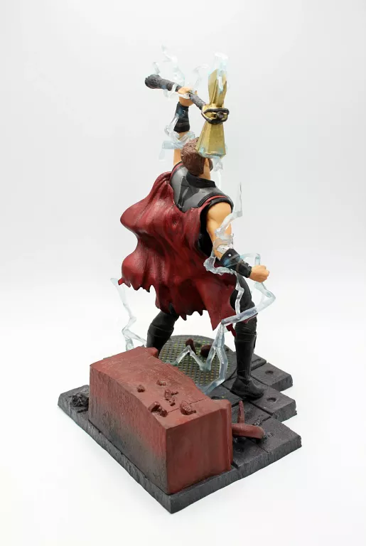 figurka-diamond-select-marvel-the-avengers-infinity-war-thor-wysokosc-produktu-980