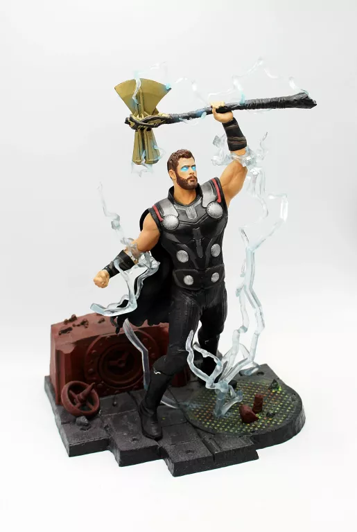 Marvel Avengers: Infinity War Thor フィギュア Amazon.co.jp: Avengers Infinity War Thor PVC Figure : 本