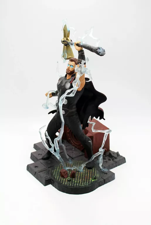 figurka-diamond-select-marvel-the-avengers-infinity-war-thor-marka-248811-2040766