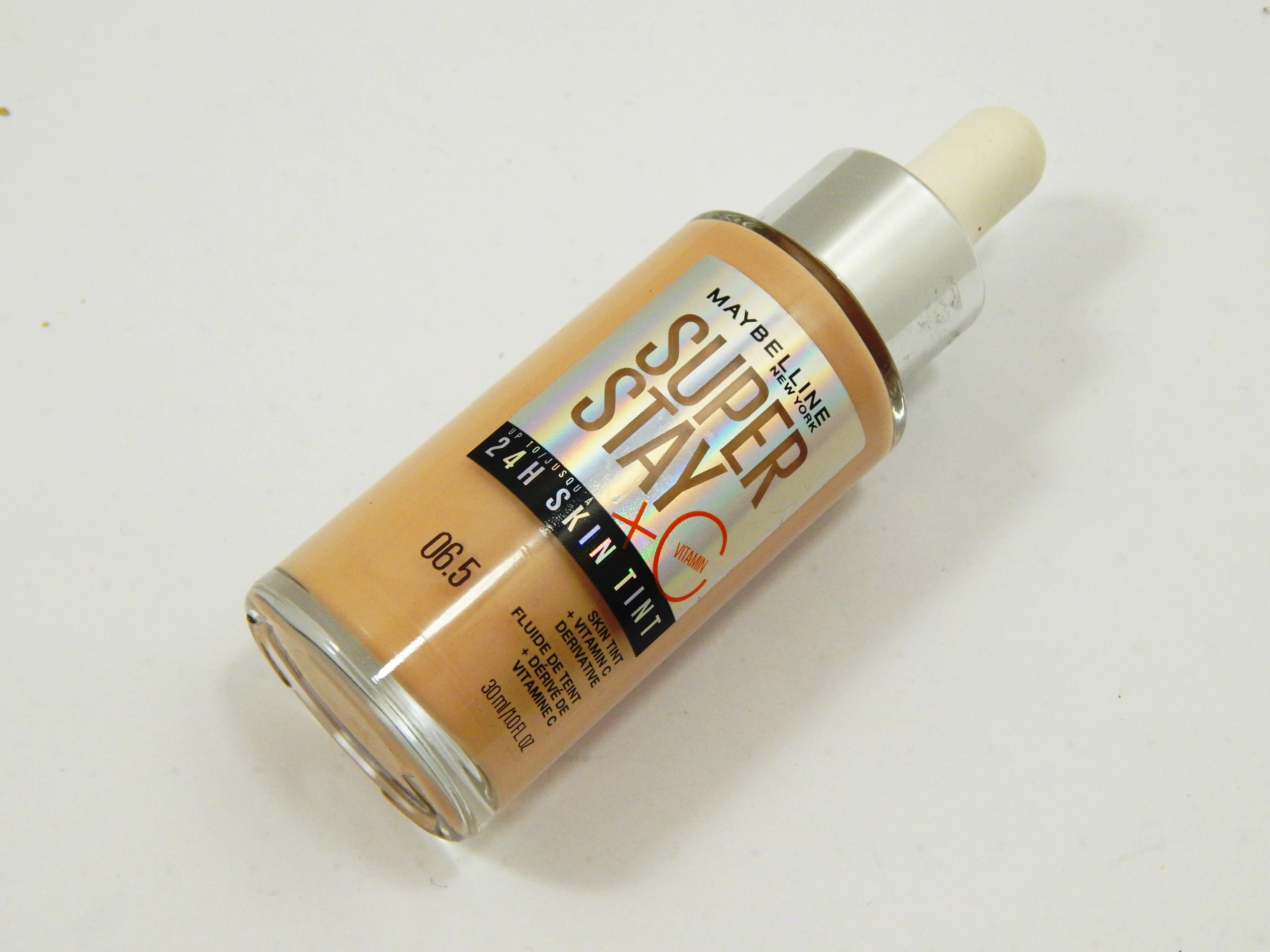 maybelline-super-stay-24h-skin-tint-fluid-do-twarzy-rozswietlajacy-65-stan-11323-2