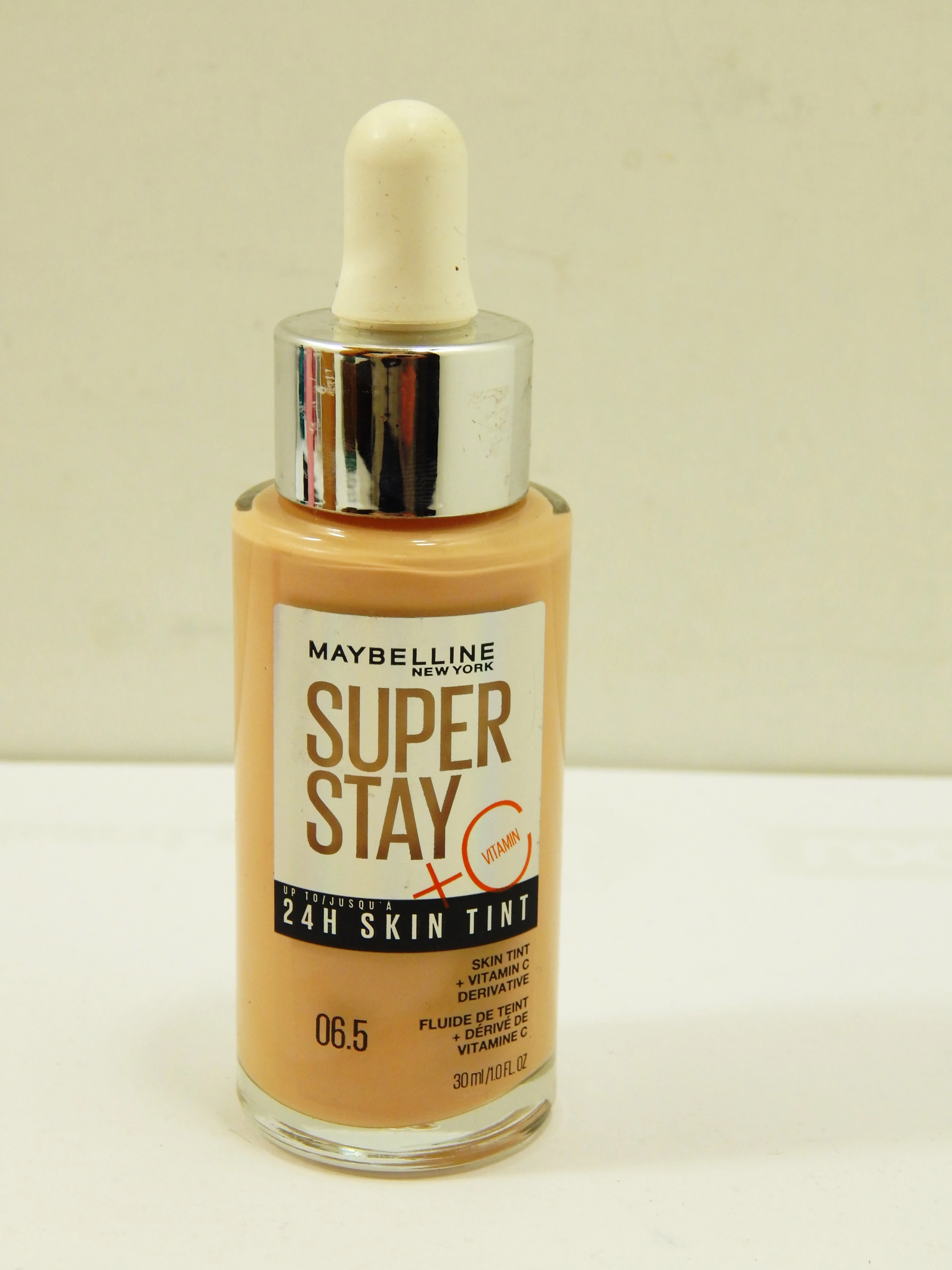 maybelline-super-stay-24h-skin-tint-fluid-do-twarzy-rozswietlajacy-65-chrusciela-17-warszawa-dz-matuszewicz-spj