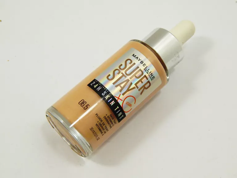 MAYBELLINE SUPER STAY 24H SKIN TINT FLUID DO TWARZY ROZŚWIETLAJĄCY 6.5