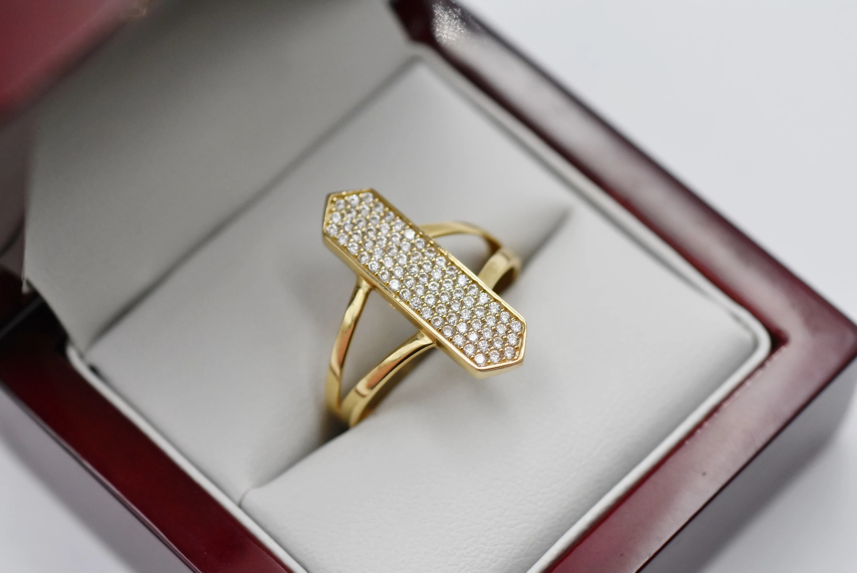 zloty-pierscionek-dlugi-z-kamieniami-585-302g-r25-material-15835-2