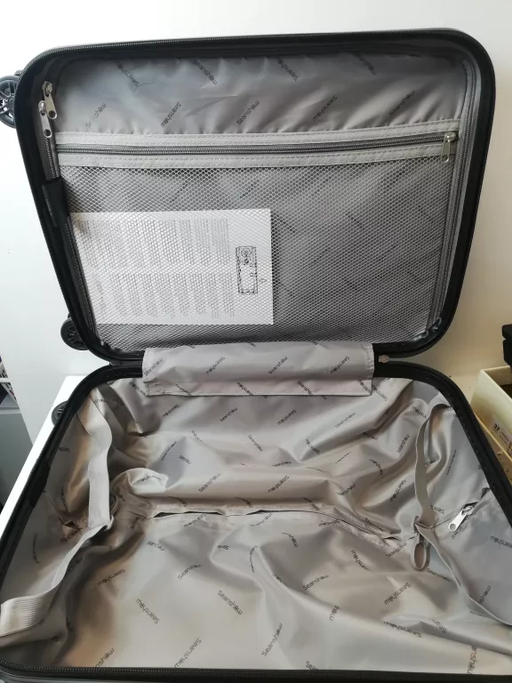 WALIZKA SEANSHOW TWARDA CZARNA 39L 2,6KG