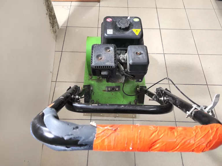 ZAGĘSZCZARKA UBIJAK ZIPPER RPE90 90KG GRUNTU DO KOSTKI USZKODZONY GAZNIK