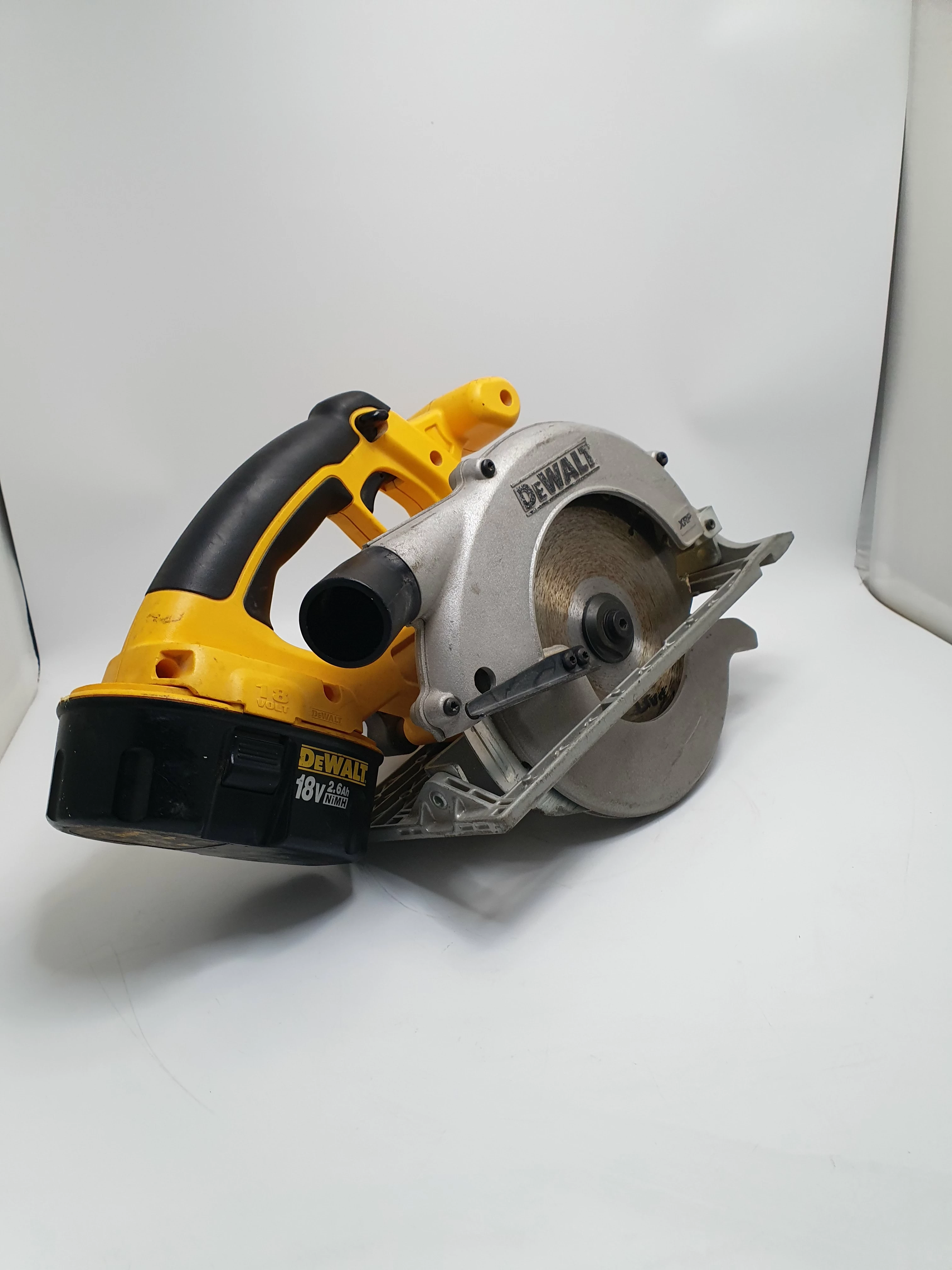 pila-tarczowa-dewalt-dc390-akumulatorowa-srednica-otworu-pily-20