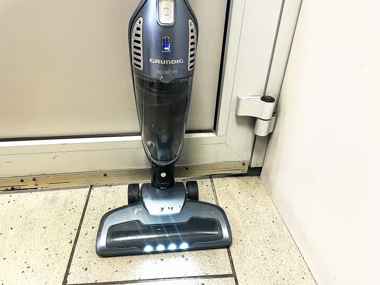 ODKURZACZ PIONOWY GRUNDIG CYCLONIC 18V