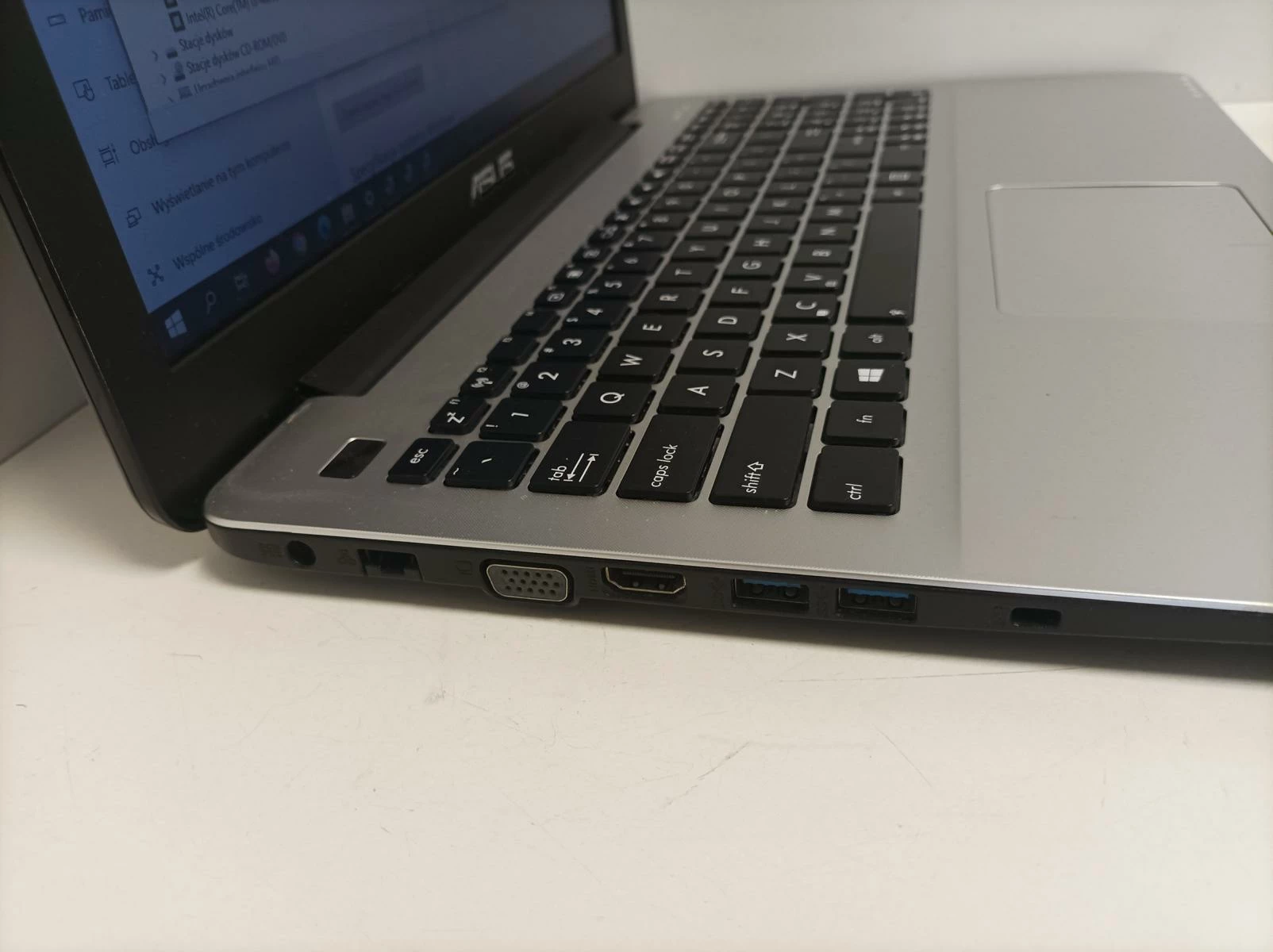 laptop-asus-k555l-4-gb-intel-core-i3-ladowarka-rozdzielczosc-px-1366-x-768