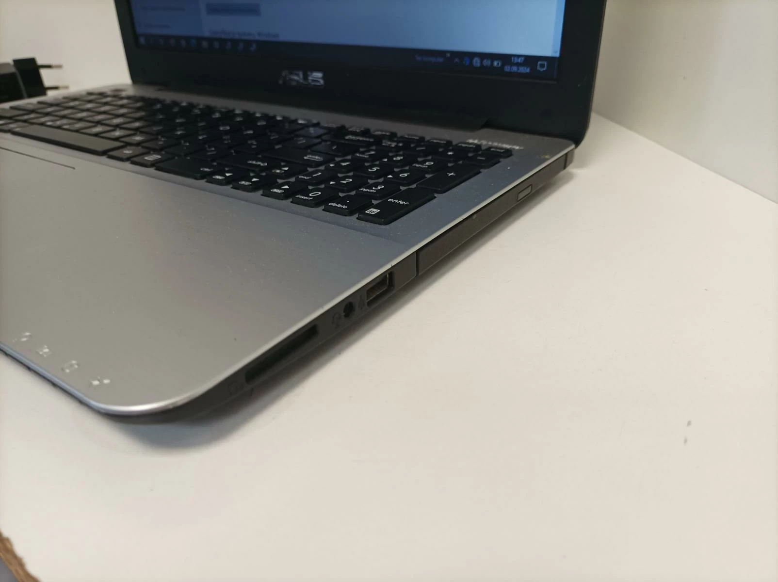 laptop-asus-k555l-4-gb-intel-core-i3-ladowarka-liczba-rdzeni-procesora-4