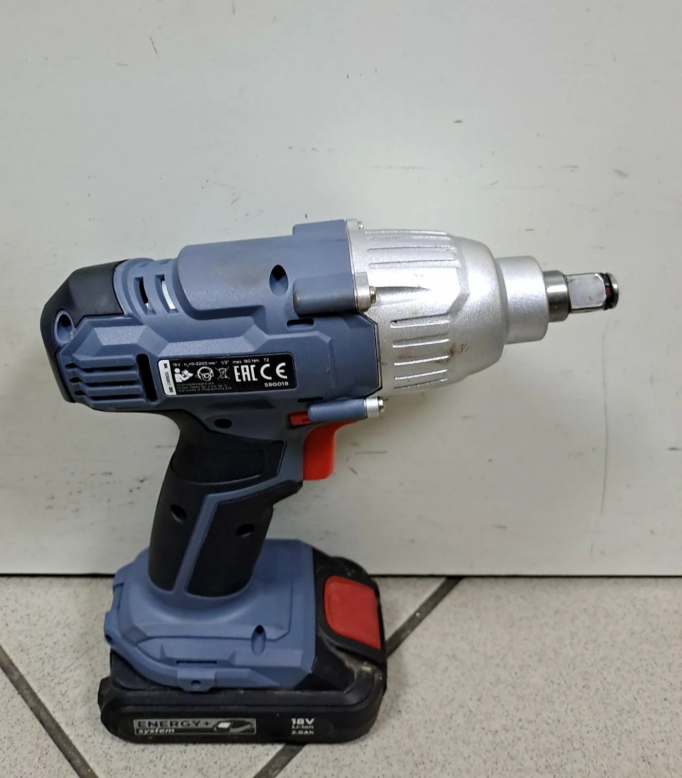 klucz-udarowy-graphite-58g018aku-20ladowarka-warto-marka-graphite