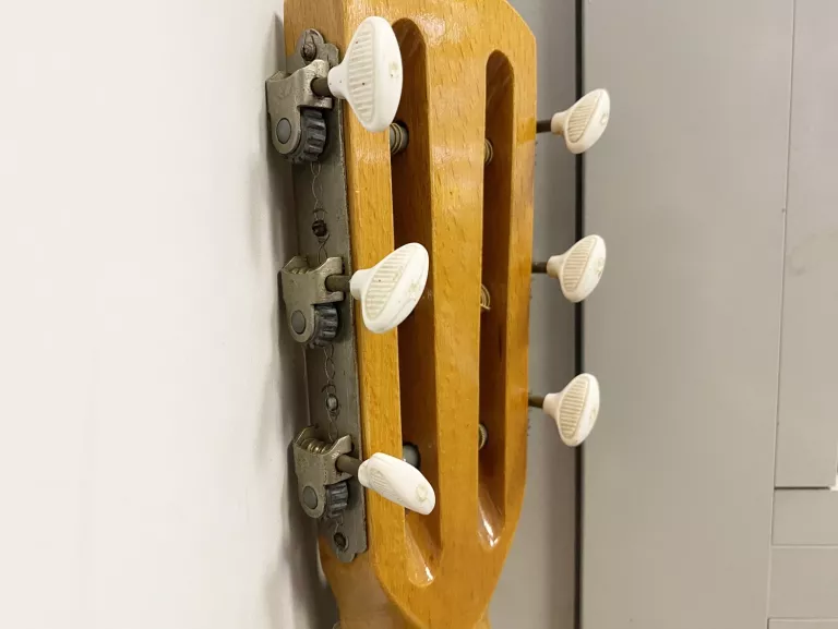 gitara-klasyczna-rosyjska-1982-z-fabryki-instrumentow-muzycznych-iwanowska-stan-uzywany