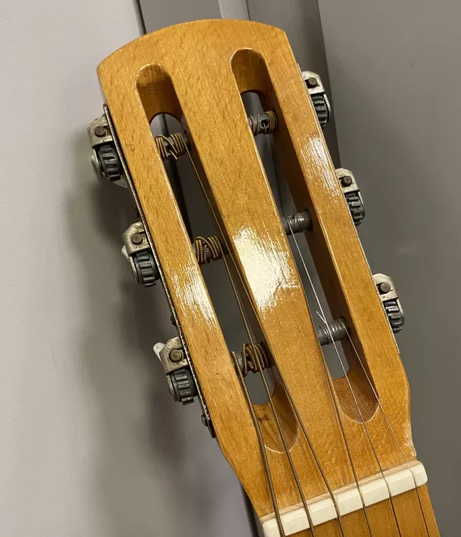 gitara-klasyczna-rosyjska-1982-z-fabryki-instrumentow-muzycznych-iwanowska-stan-uzywany