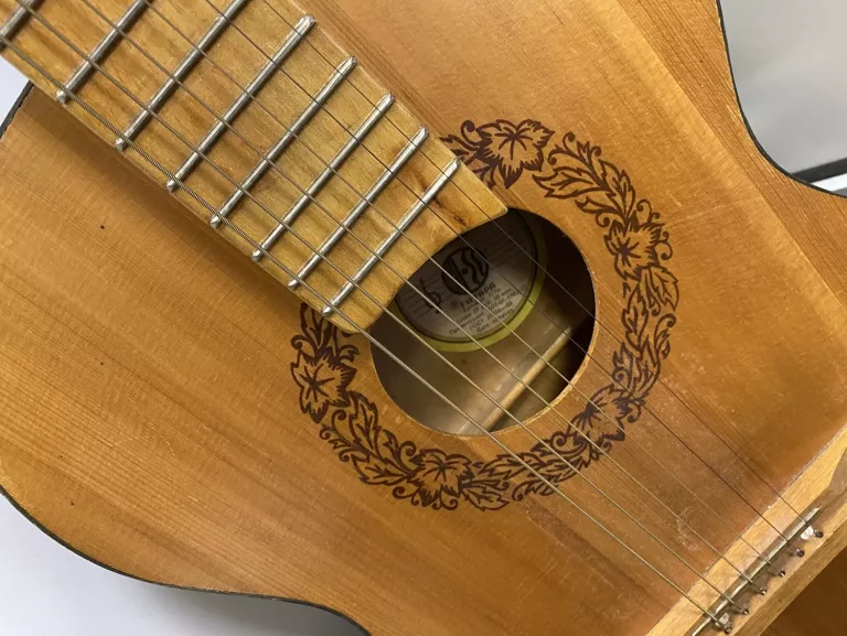 gitara-klasyczna-rosyjska-1982-z-fabryki-instrumentow-muzycznych-iwanowska-kod-producenta-1982