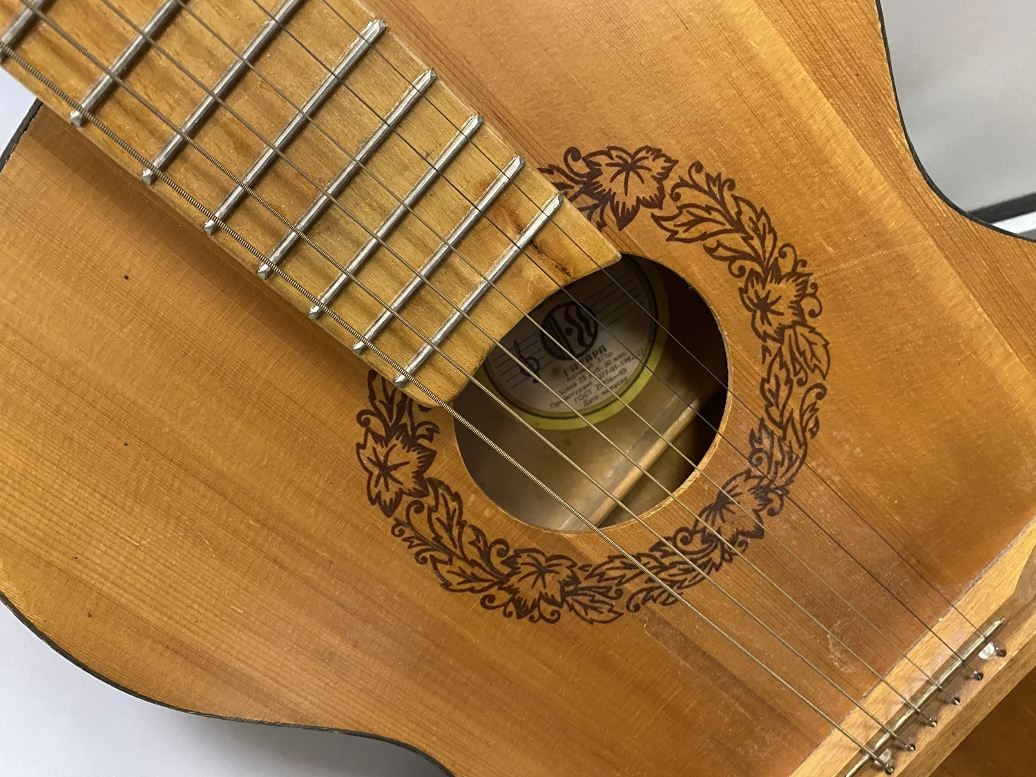 gitara-klasyczna-rosyjska-1982-z-fabryki-instrumentow-muzycznych-iwanowska-kod-producenta-1982