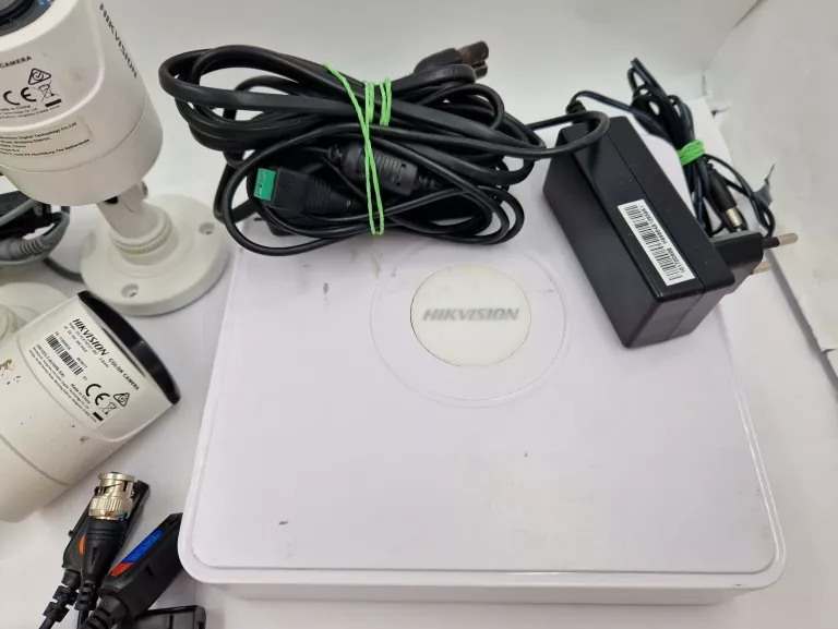 MONITORING HIKVISION REJESTRATOR DS-7104HGHI-F1(S) I 4 KAMERY DS-2CE