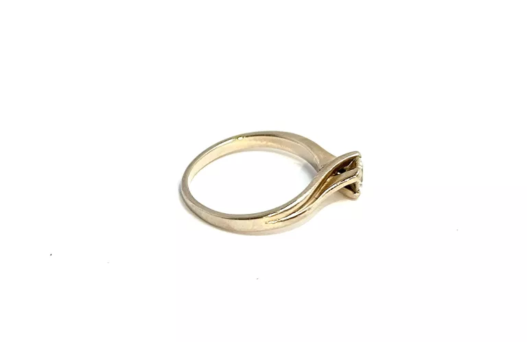 zloty-pierscionek-z-brylantem-p585-material-15835-524288