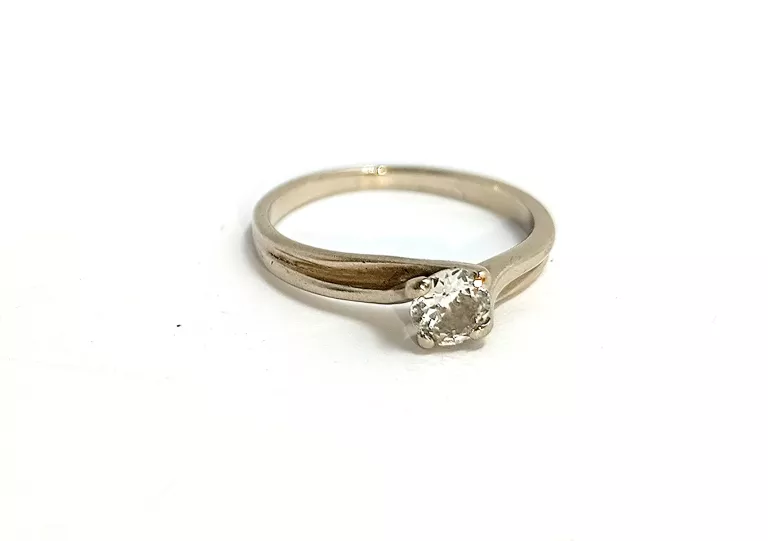 zloty-pierscinek-z-brylantem-p585-stan-11323-2