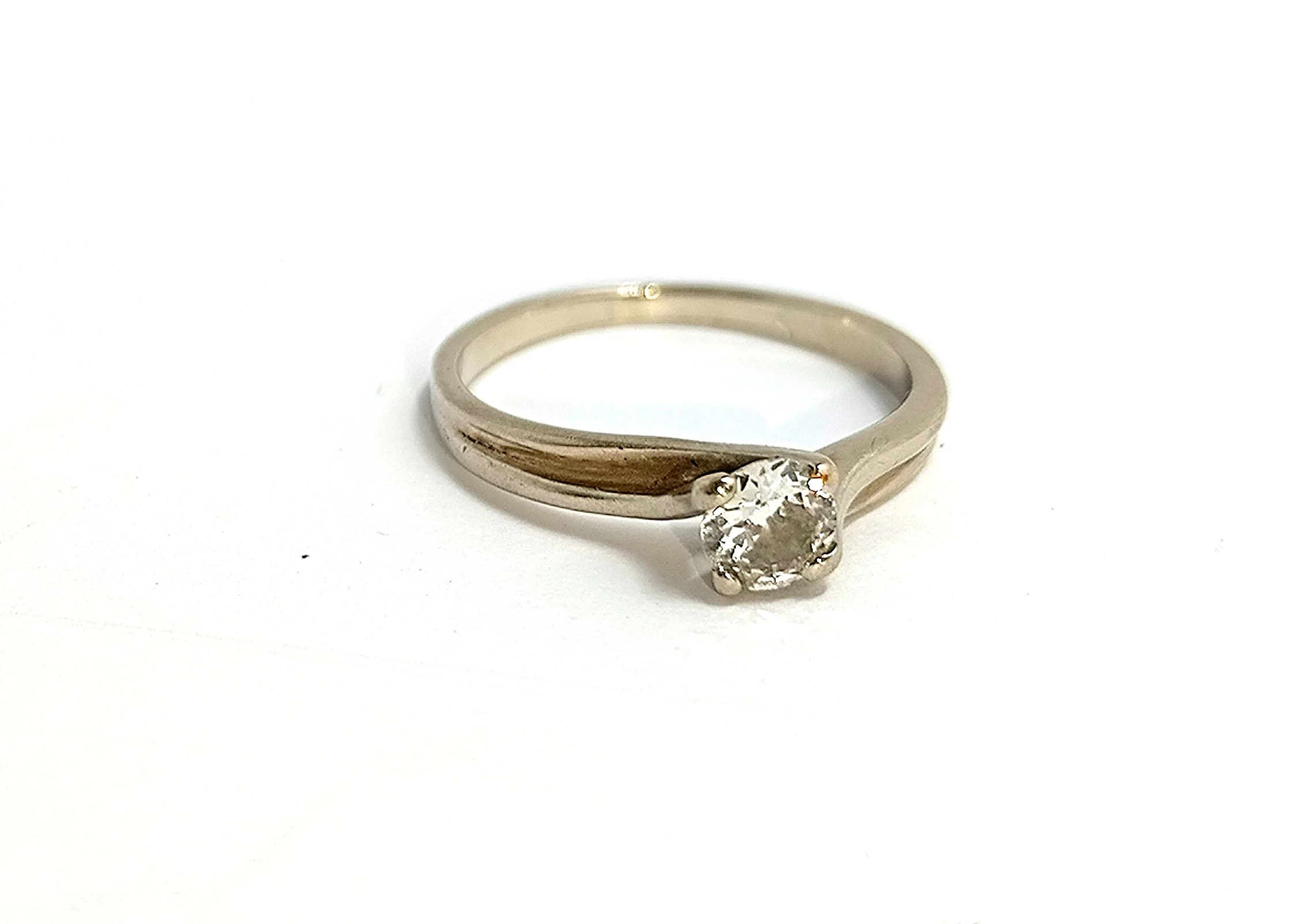 zloty-pierscionek-z-brylantem-p585-stan-11323-2