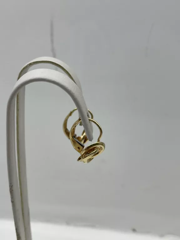 subtelne-zlote-kolczyki-p585-194-g-stan-11323-2