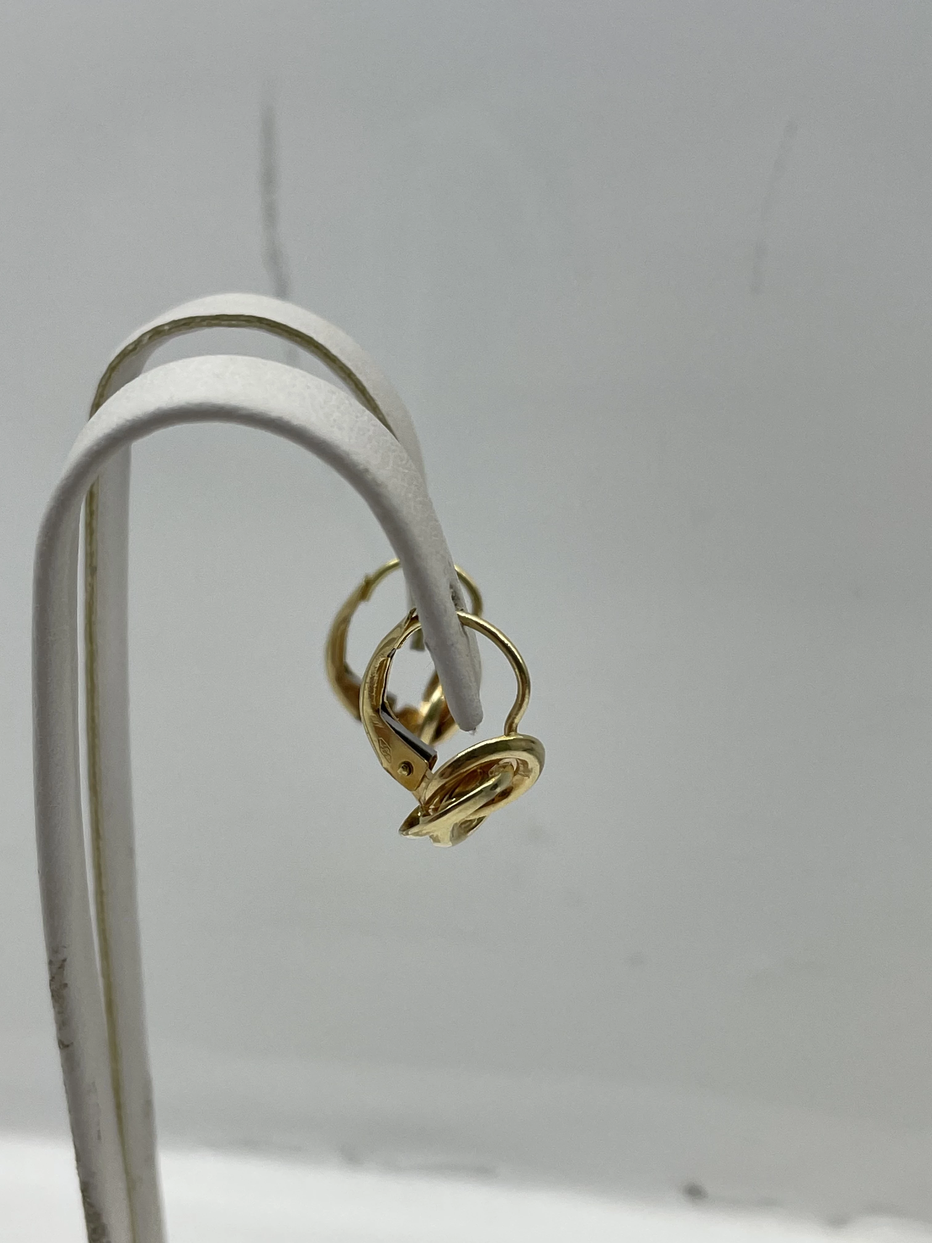 subtelne-zlote-kolczyki-p585-194-g-stan-11323-2