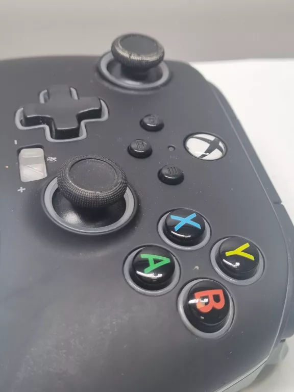 KONTROLER PRZEWODOWY PAD POWERA DO KONSOLI XBOX PC
