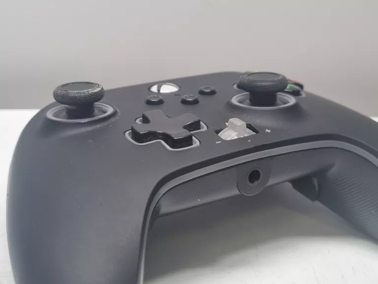 KONTROLER PRZEWODOWY PAD POWERA DO KONSOLI XBOX PC