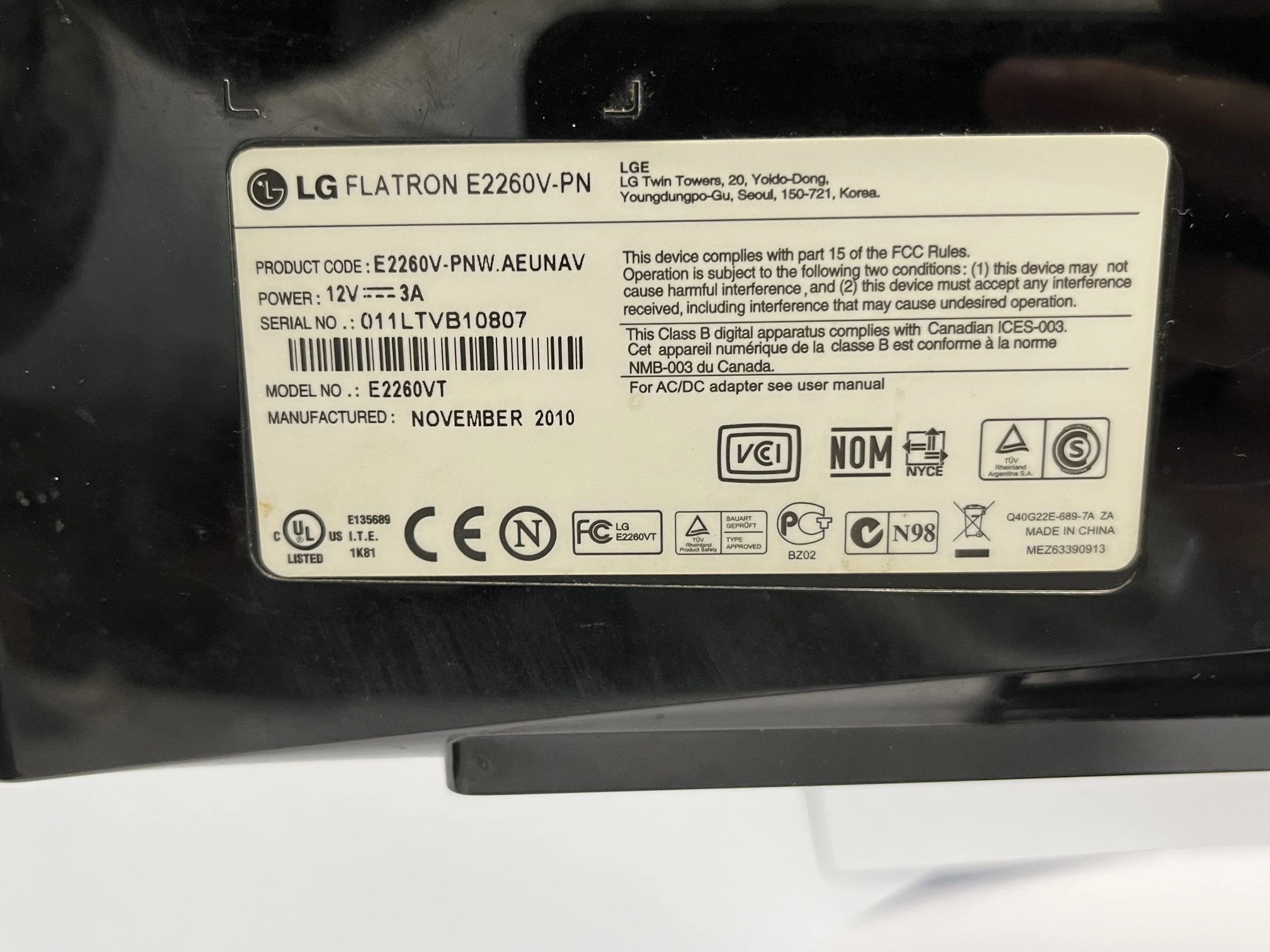 monitor-lg-flatron-e2260v-pn-przekatna-ekranu-cale-2200