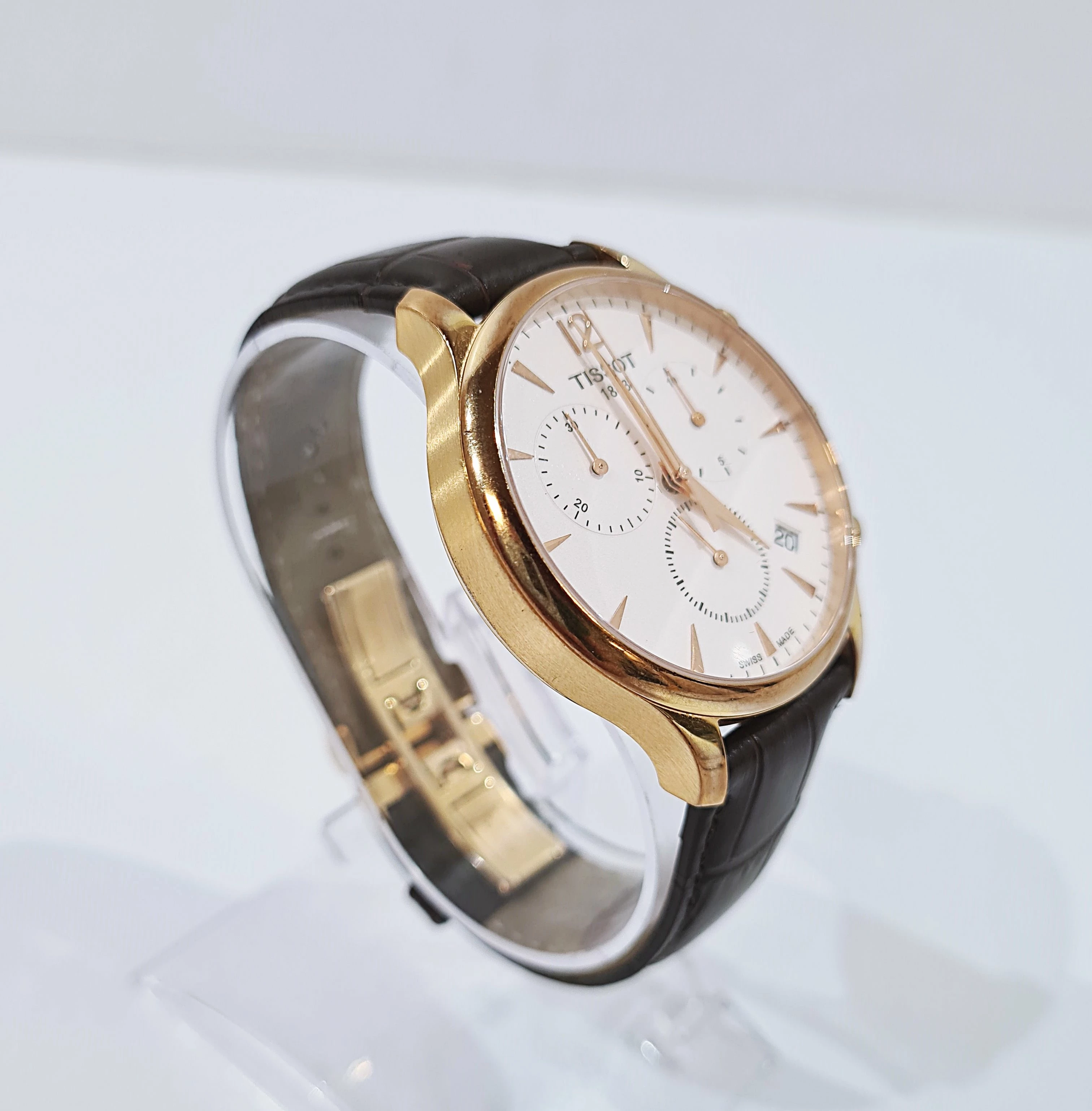 tissot-tradition-chronograph-t0636173603700-ksztalt-koperty-129223-2