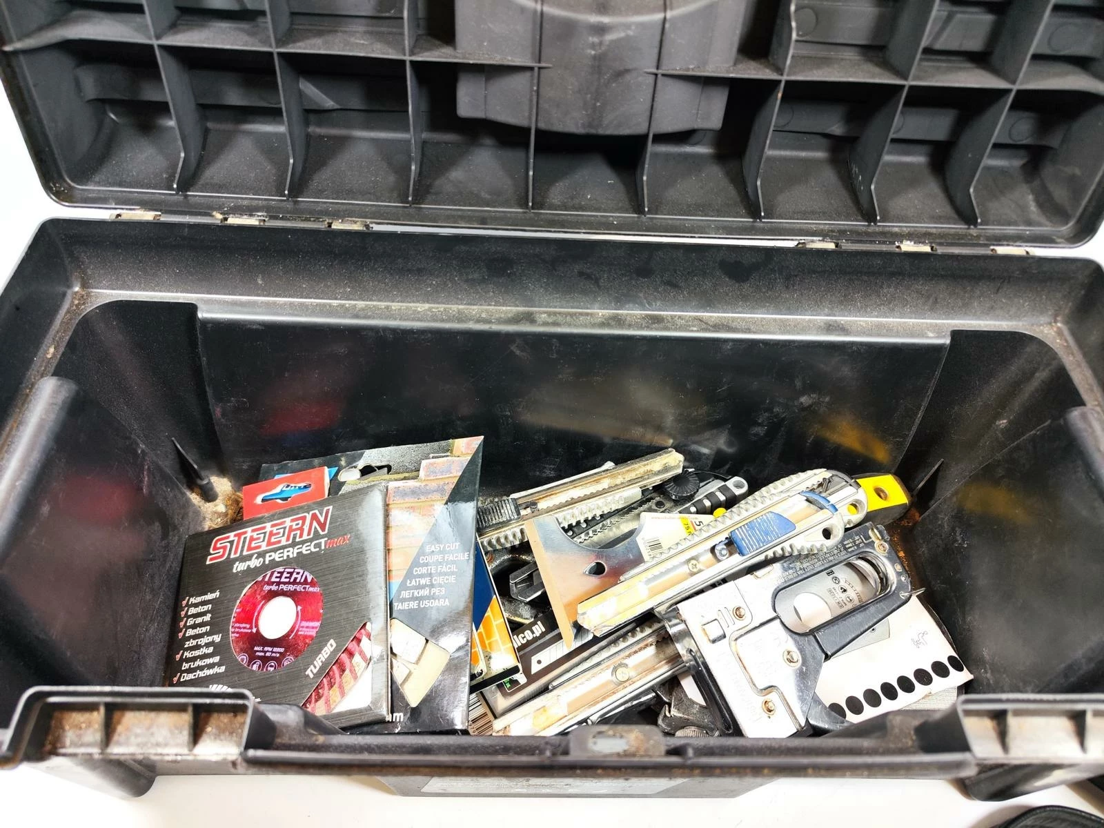 skrzynka-z-narzedziami-stuff-box-czarna-rodzaj-244989-513537