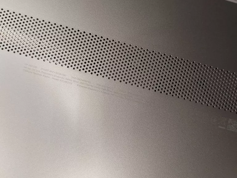 laptop-hp-250-g8-rtl8821ce-intel-core-silver-8gb-ram480-gb-przekatna-ekranu-1560